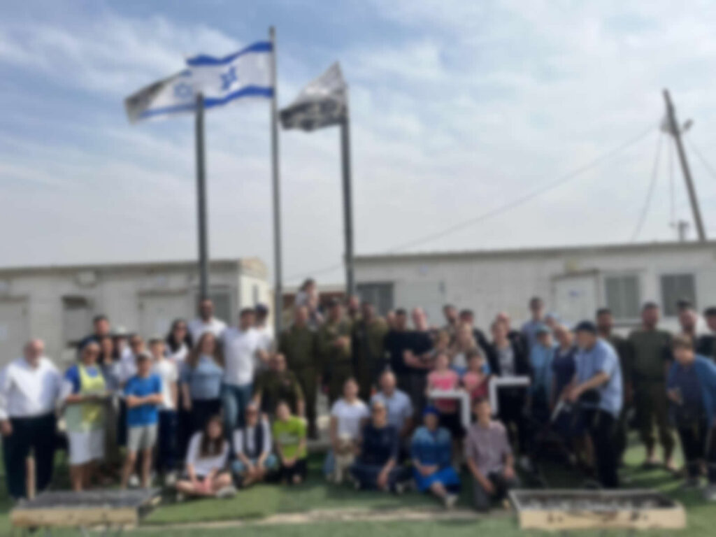 volunteers and IDF soldiers